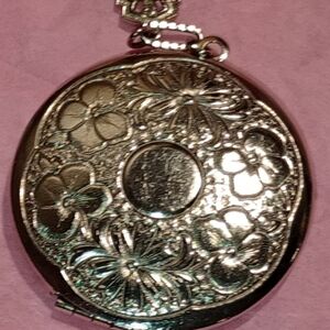 Vintage Silver tone Floral Locket Necklace/Art Nouveau/Victorian Style